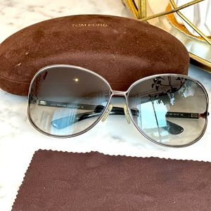 Tom Ford sunglasses, good condition. Come with original case.